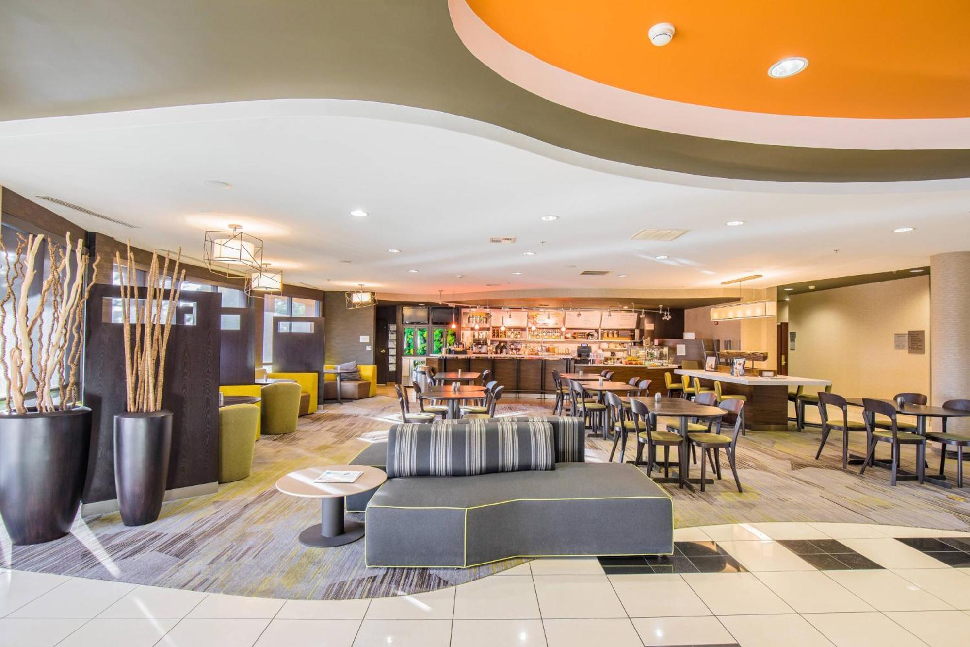 Courtyard By Marriott Merced Exteriör bild