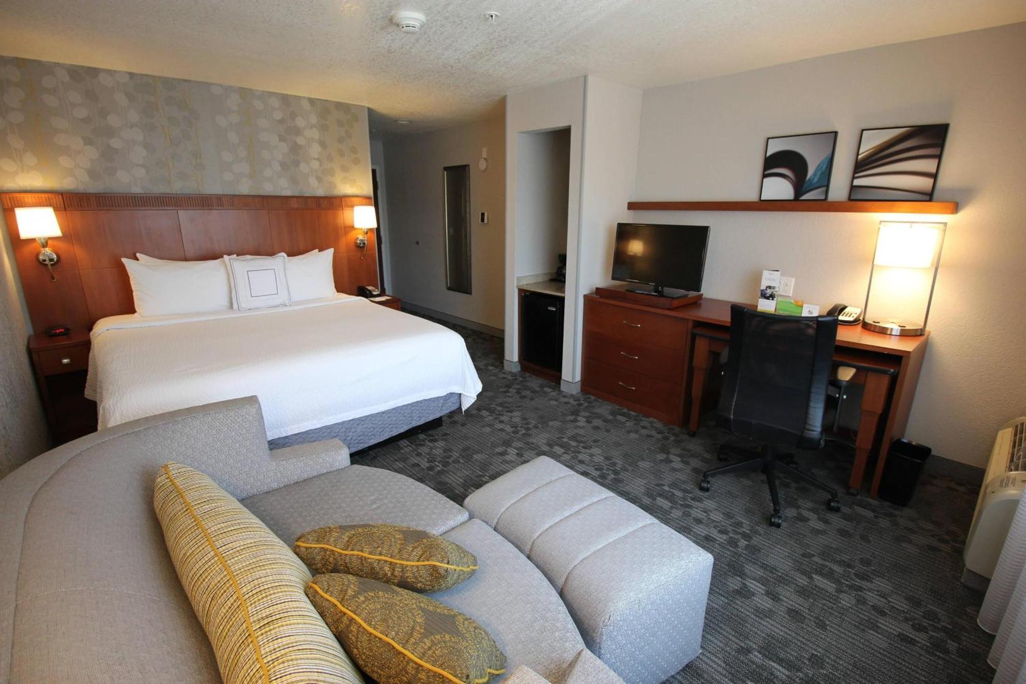 Courtyard By Marriott Merced Exteriör bild