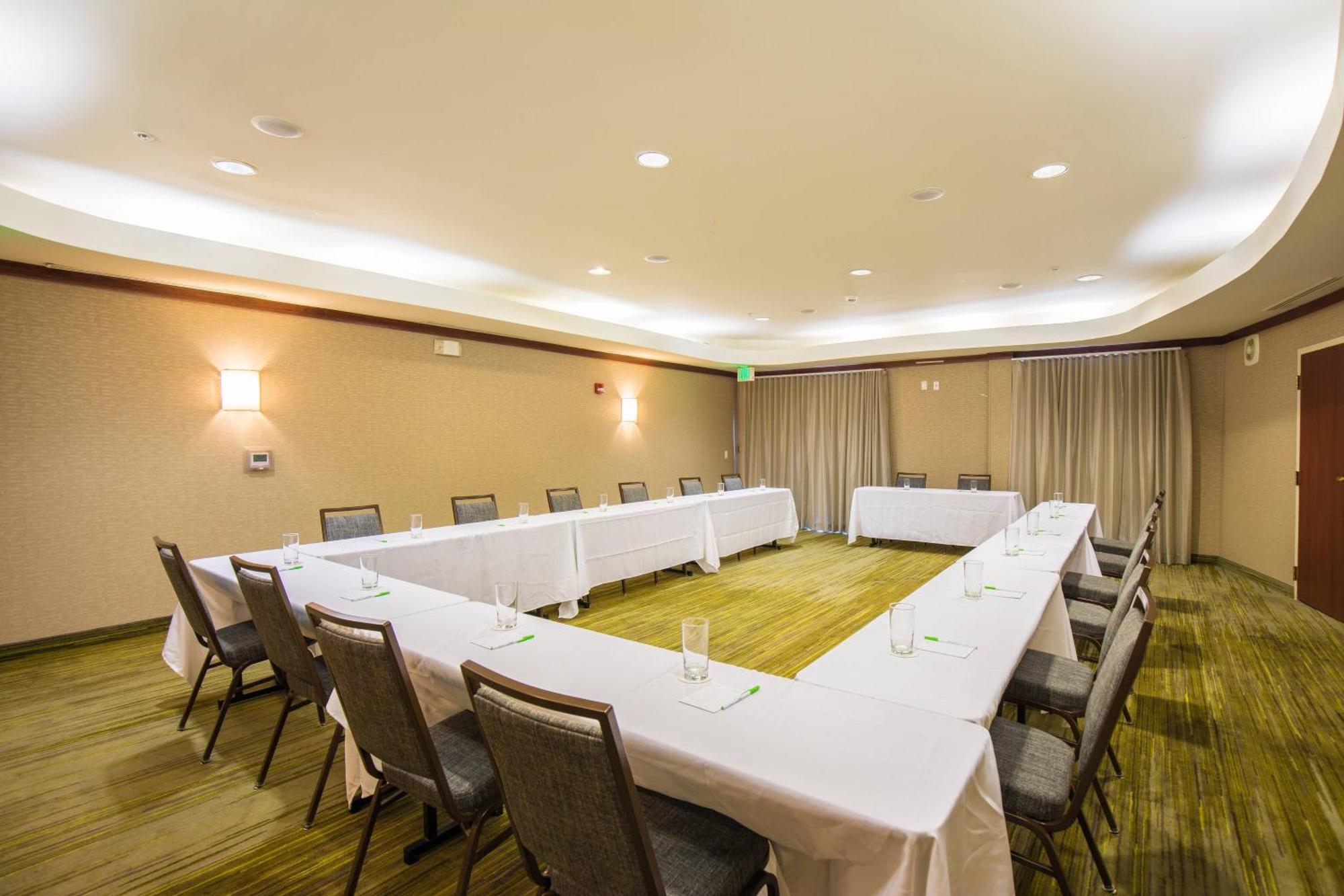 Courtyard By Marriott Merced Exteriör bild