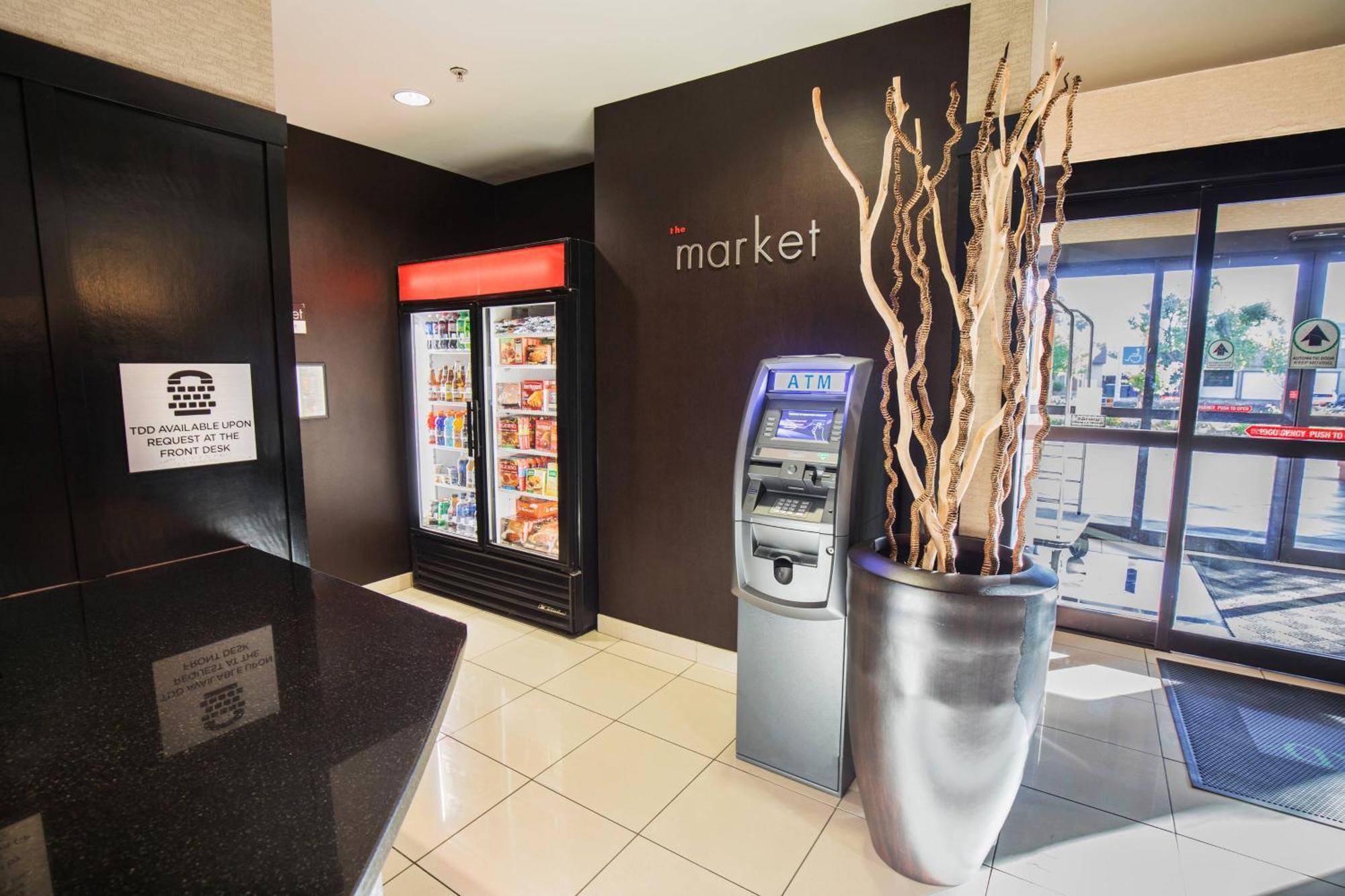 Courtyard By Marriott Merced Exteriör bild