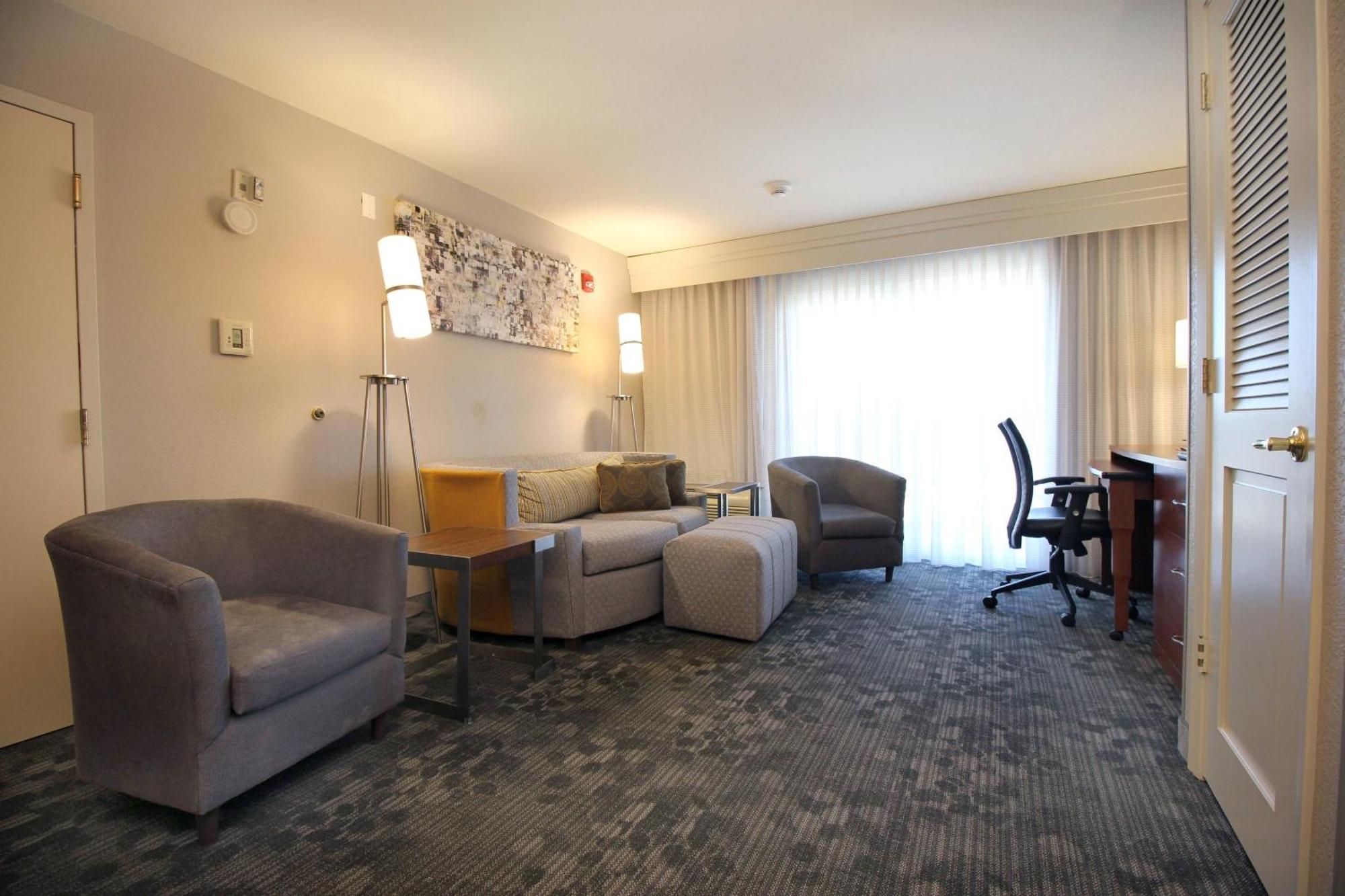 Courtyard By Marriott Merced Exteriör bild