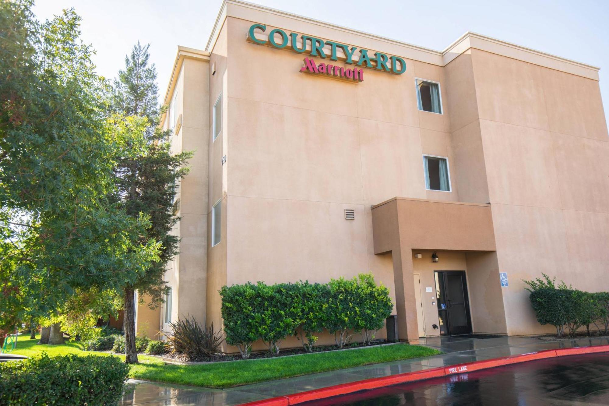 Courtyard By Marriott Merced Exteriör bild