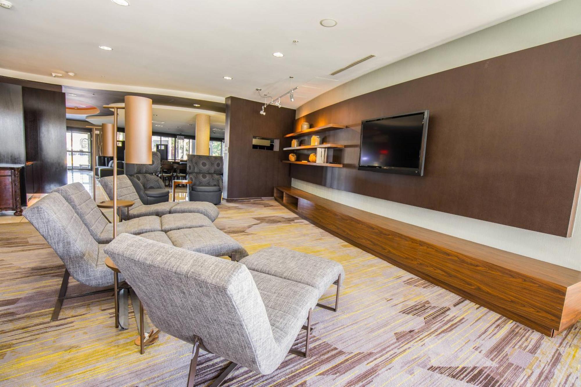 Courtyard By Marriott Merced Exteriör bild