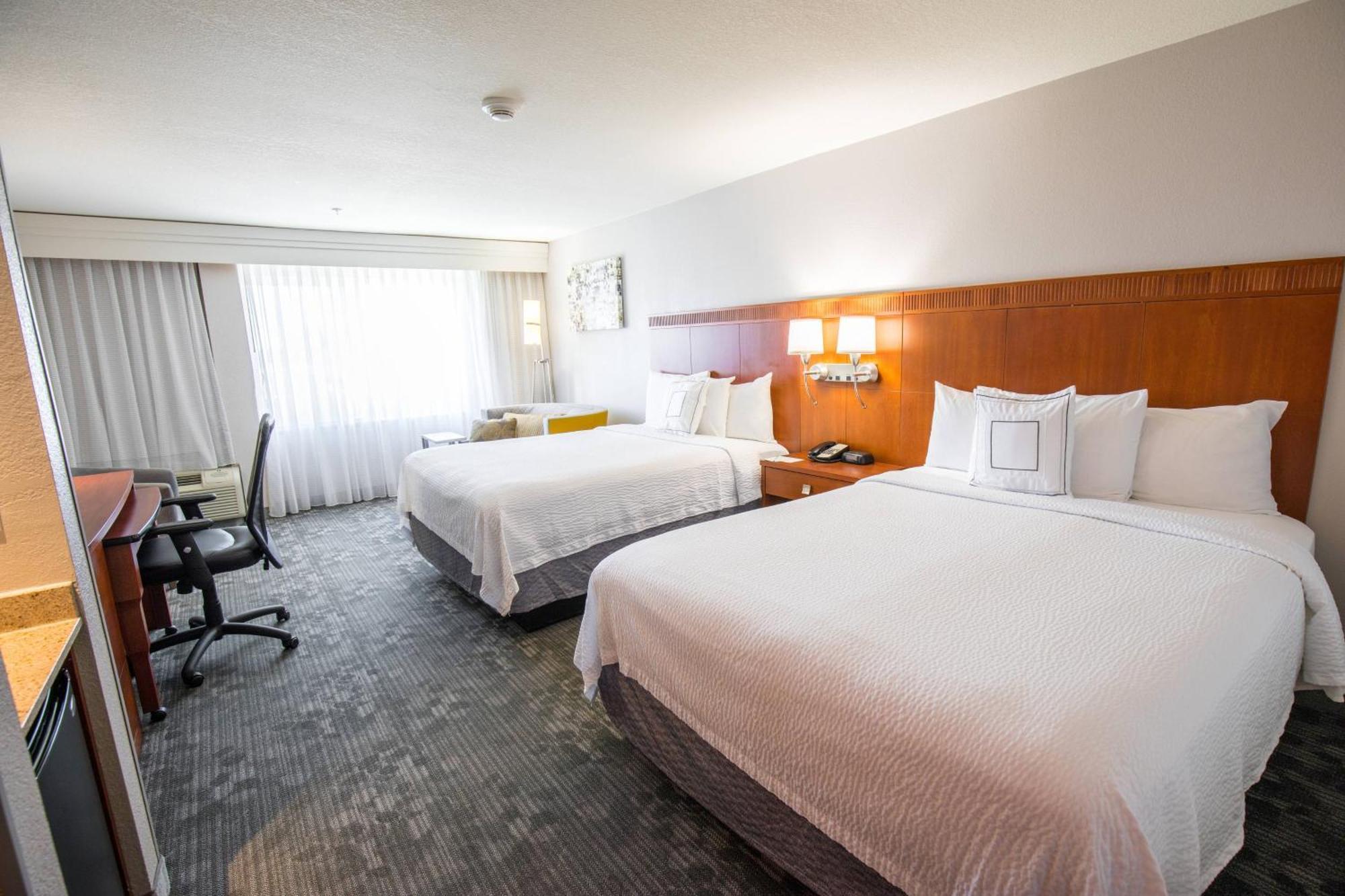 Courtyard By Marriott Merced Exteriör bild